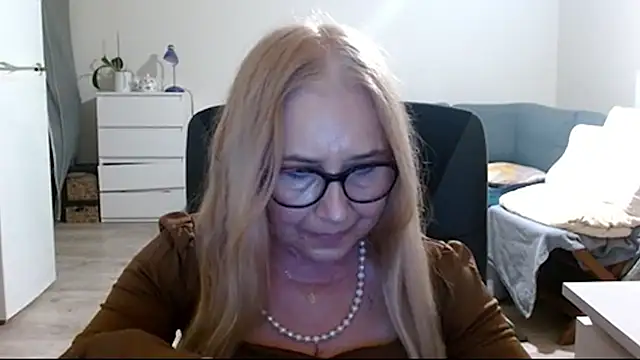 sofia xkiss online show from February 23, 2025, 5:50 pm