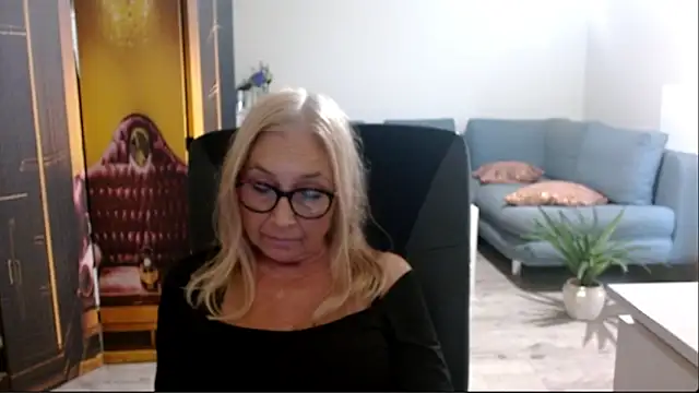 sofia xkiss online show from September 18, 2025, 2:19 pm