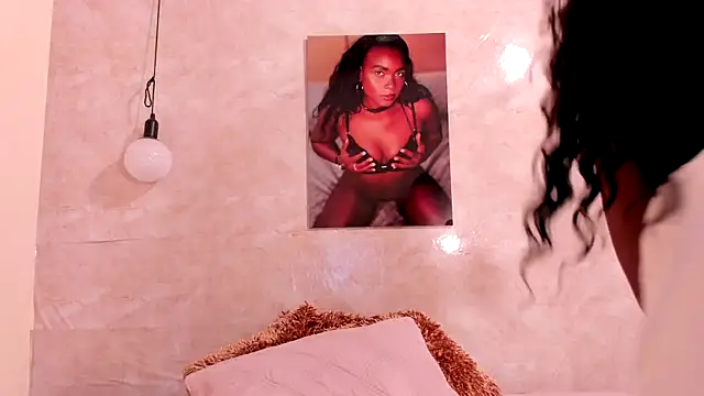 NicolVilla online show from March 10, 2025, 12:48 pm