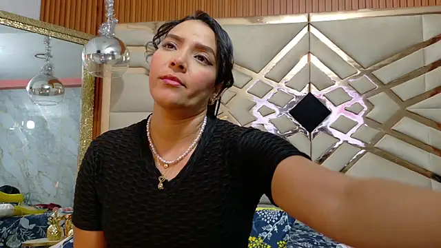 Sluttyandmature online show from April 1, 2026, 12:50 pm