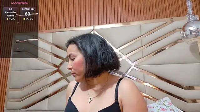 Sluttyandmature online show from April 17, 2026, 12:52 pm