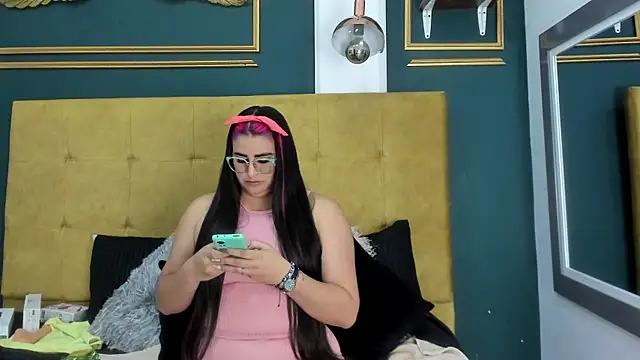 Snapshot of BellaPeers_ chatting on December 10, 2024, 2:39 pm BellaPeers online show from December 10, 2024, 2:39 pm
