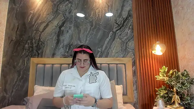 Snapshot of BellaPeers_ chatting on February 7, 2025, 11:34 am BellaPeers online show from February 7, 2025, 11:34 am