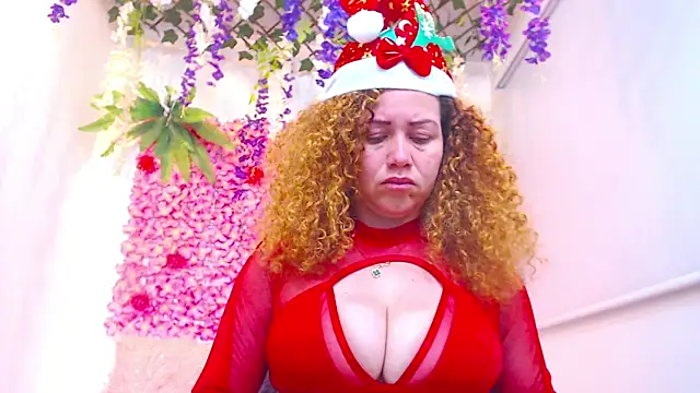 BLONDE SEXYHOT online show from December 3, 2025, 12:25 pm