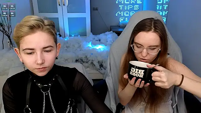 velvetvalkyries online show from January 2, 2025, 1:51 pm