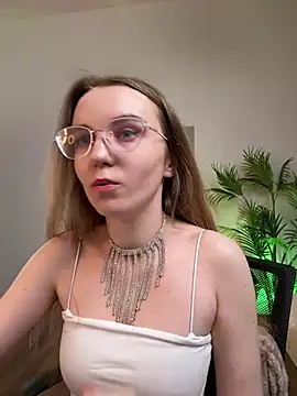 velvetvalkyries online show from February 25, 2025, 4:42 pm