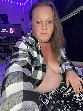 Snapshot of HeatherLynn chatting on June 30, 2026, 4:24 am HeatherLynn online show from June 30, 2026, 4:24 am