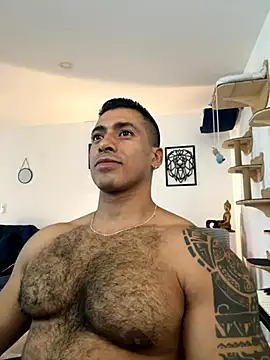 aaroncolombia online show from September 18, 2025, 9:50 pm