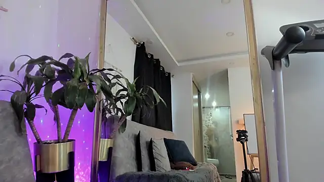 aaroncolombia online show from April 8, 2026, 11:21 am