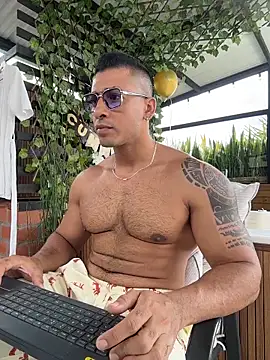 aaroncolombia online show from April 9, 2026, 4:12 pm