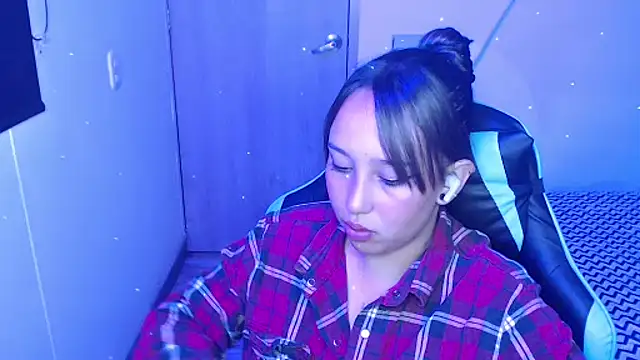 Skarlet Adams28 online show from February 18, 2026, 8:38 pm