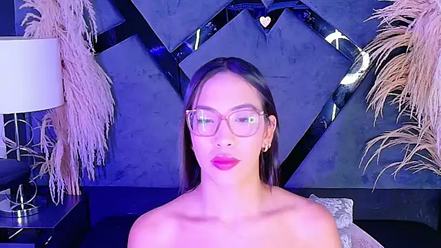 Snapshot of KylieWhite chatting on October 30, 2025, 7:43 am KylieWhite online show from October 30, 2025, 7:43 am