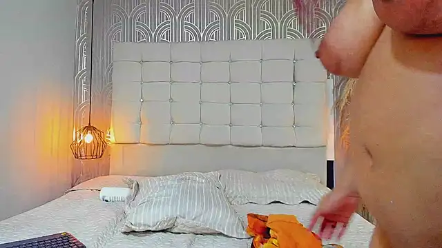 Snapshot of LeylaRangel chatting on February 4, 2025, 10:10 am LeylaRangel online show from February 4, 2025, 10:10 am