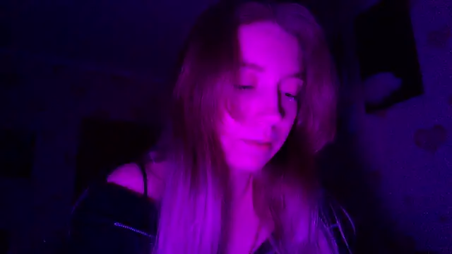 qwolll online show from March 7, 2025, 7:38 pm