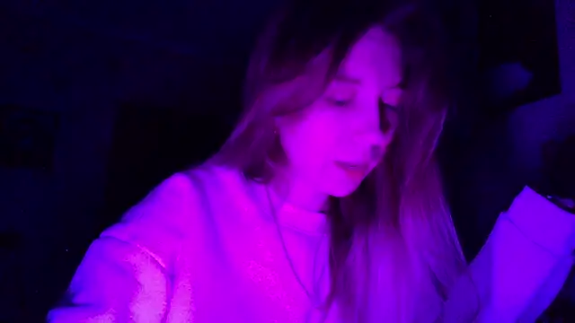 qwolll online show from March 12, 2025, 7:38 pm