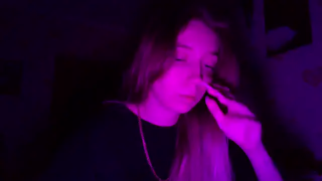 qwolll online show from March 17, 2025, 7:26 pm