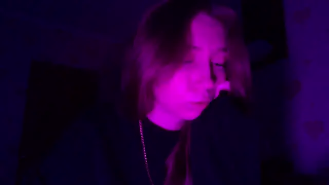 qwolll online show from March 18, 2025, 7:10 pm