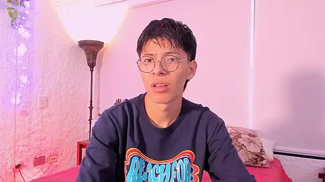 Snapshot of alexandersawyer chatting on March 5, 2025, 12:00 pm alexandersawyer online show from March 5, 2025, 12:00 pm