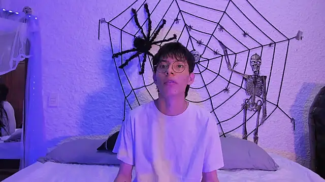 Snapshot of alexandersawyer chatting on October 8, 2025, 4:10 am alexandersawyer online show from October 8, 2025, 4:10 am