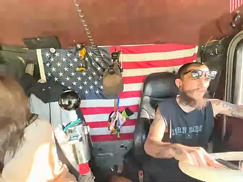 XMeF10 online show from October 20, 2025, 1:33 pm