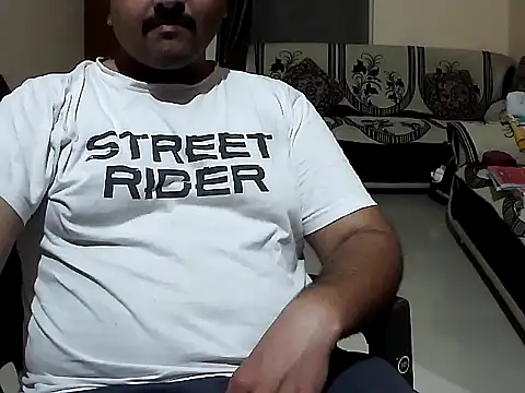 Akhil3290 online show from June 11, 2026, 6:06 pm