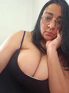 paulinaDiaz1 online show from April 13, 2026, 1:05 pm
