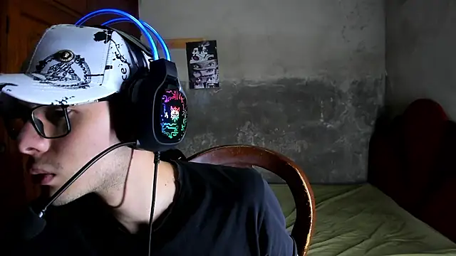 Snapshot of bruce_kane21 chatting on November 5, 2025, 7:47 pm bruce kane21 online show from November 5, 2025, 7:47 pm