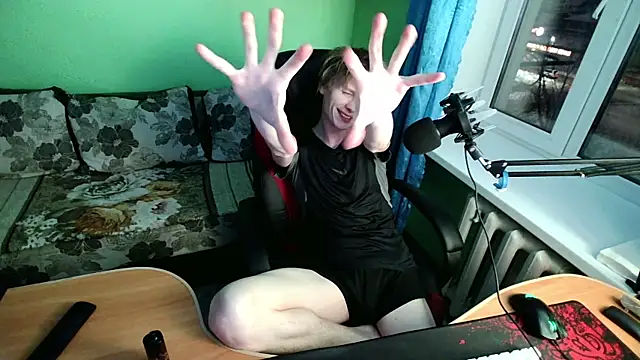 fameboyboo online show from December 18, 2025, 2:45 pm