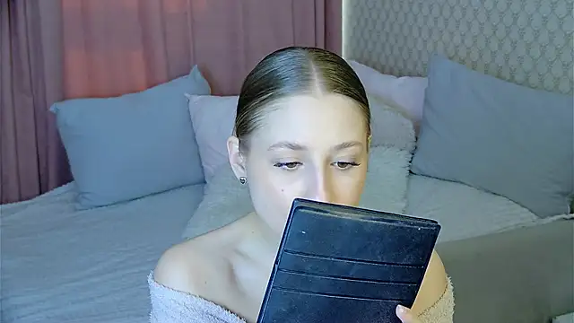 Snapshot of BritneyCruze chatting on February 17, 2025, 9:03 am BritneyCruze online show from February 17, 2025, 9:03 am