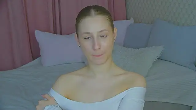 Snapshot of BritneyCruze chatting on March 21, 2025, 11:01 am BritneyCruze online show from March 21, 2025, 11:01 am