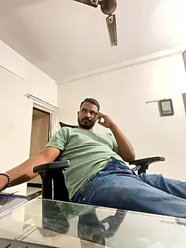 real meet girl finding in online show from December 4, 2024, 10:46 am