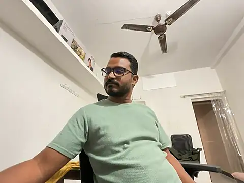 real meet girl finding in online show from December 13, 2024, 10:41 am