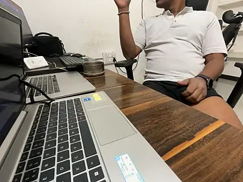 real meet girl finding in online show from October 13, 2025, 7:19 am