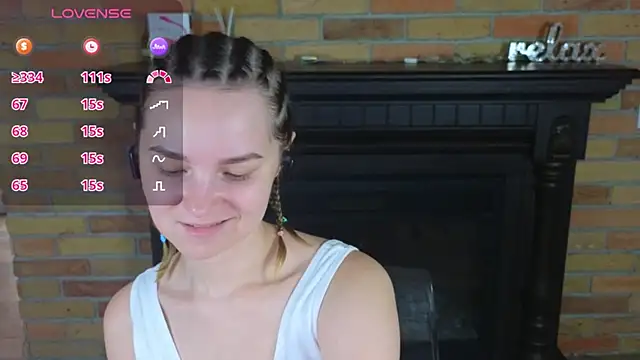 Snapshot of Ellie_Sunset chatting on July 3, 2026, 8:32 am Ellie Sunset online show from July 3, 2026, 8:32 am
