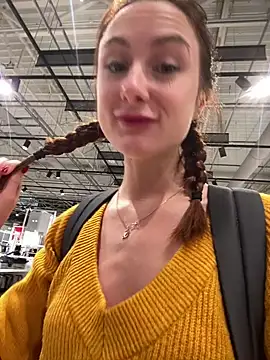 Snapshot of Dina_Tease chatting on December 6, 2024, 9:21 am Dina Tease online show from December 6, 2024, 9:21 am