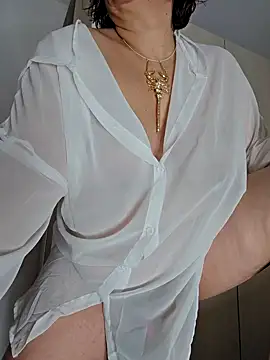 EvaNights online show from December 22, 2024, 9:09 pm