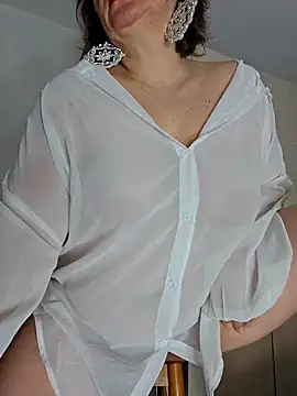 EvaNights online show from February 3, 2025, 9:39 pm