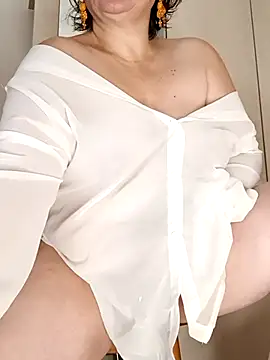 EvaNights online show from September 22, 2025, 8:11 pm