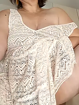 EvaNights online show from October 12, 2025, 8:30 pm