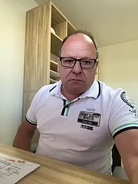 coupleLatinaLovers online show from April 24, 2026, 5:54 am