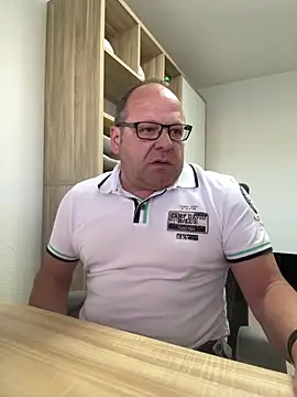 coupleLatinaLovers online show from April 27, 2026, 5:05 am