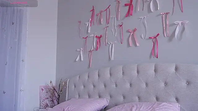 yumisunn online show from February 23, 2026, 3:26 am