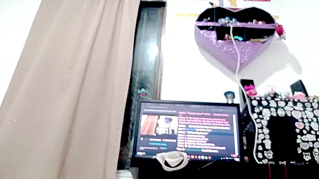 PetiteIvoryQueen19 online show from September 12, 2025, 4:45 am