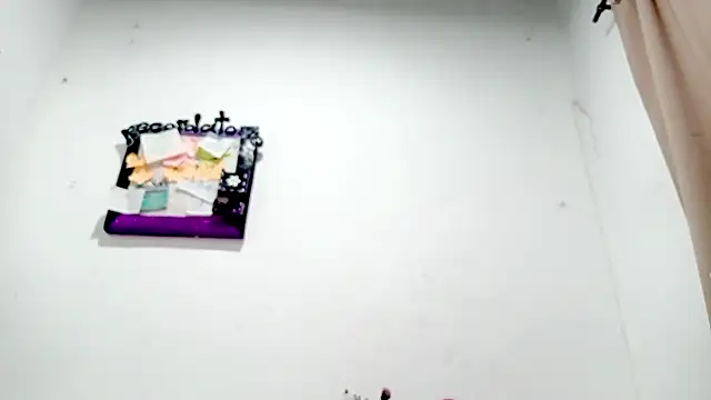 PetiteIvoryQueen19 online show from December 22, 2025, 3:03 am