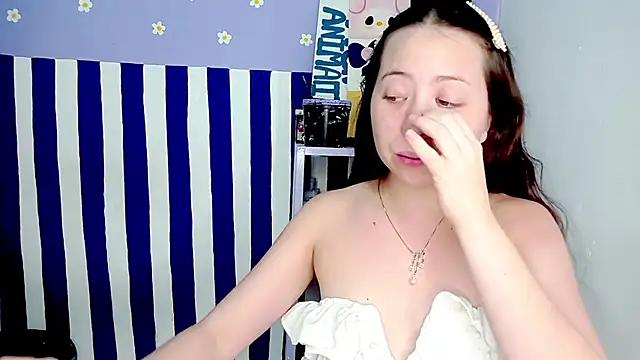 PetiteIvoryQueen19 online show from April 11, 2026, 4:50 am