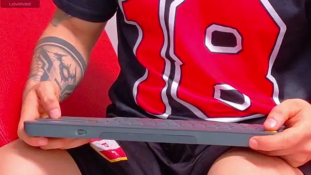 Sexy Alejandro  online show from April 6, 2026, 5:47 pm