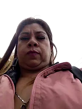 Snapshot of Laura-Hernandez chatting on October 31, 2025, 2:40 pm Laura-Hernandez online show from October 31, 2025, 2:40 pm