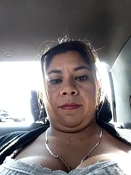 Laura-Hernandez online show from November 22, 2025, 2:49 pm