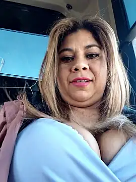 Laura-Hernandez online show from December 17, 2025, 2:45 pm