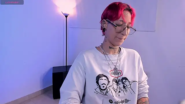 ravengreen  online show from January 21, 2025, 9:04 pm